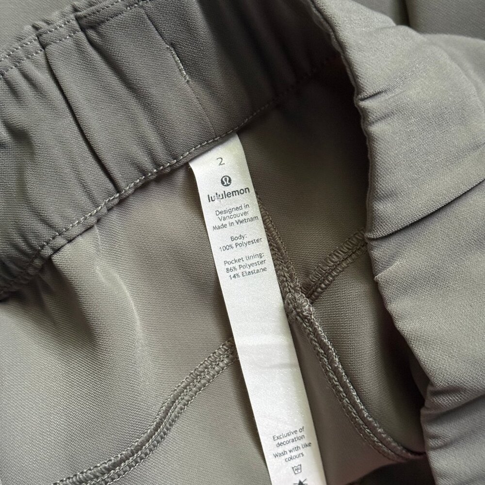 Lululemon Women's On the Fly 7/8 Pant *Woven - Grey Sage - Picture 7 of 10